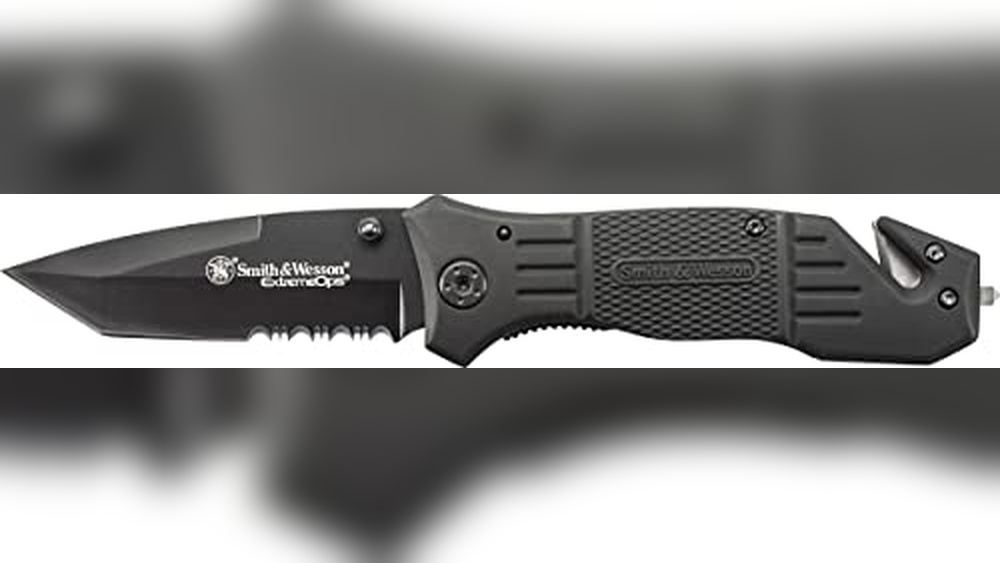 Best Knife for Firefighters